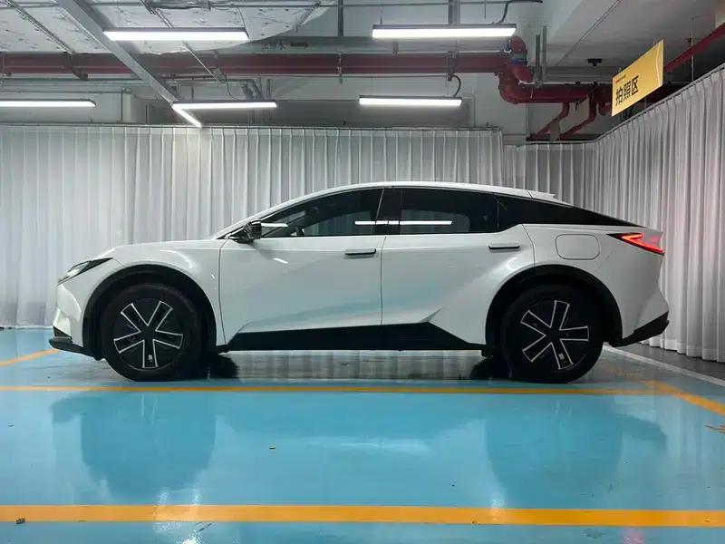 Toyota BZ5 2025 550 JOY — миниатюра 4
