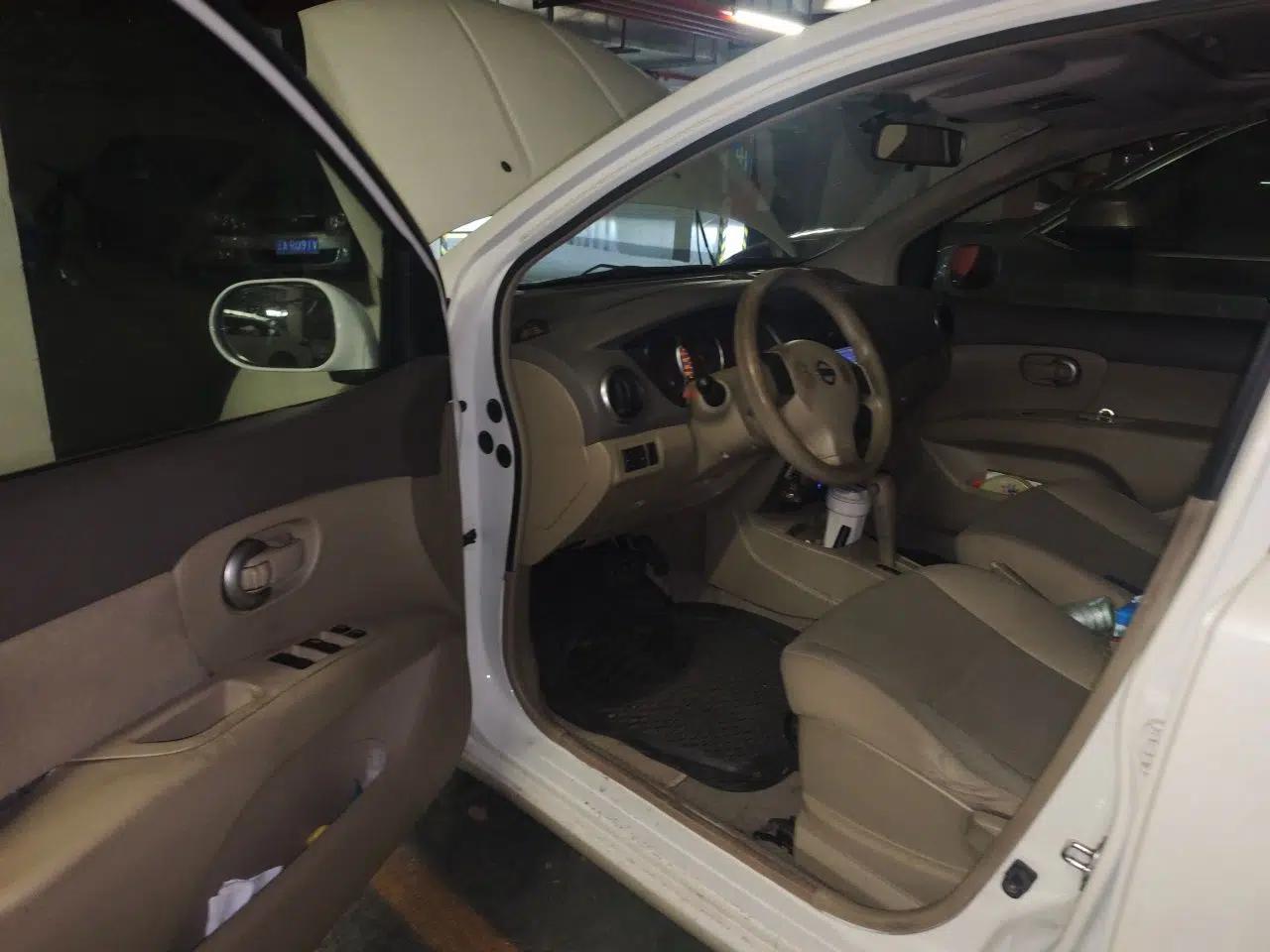 Nissan Livina 2010 Jingyue Edition 1.6L Automatic Supercharged Model — миниатюра 16