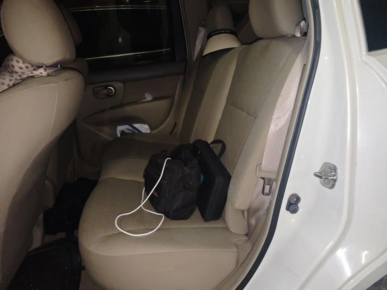 Nissan Livina 2010 Jingyue Edition 1.6L Automatic Supercharged Model — миниатюра 17