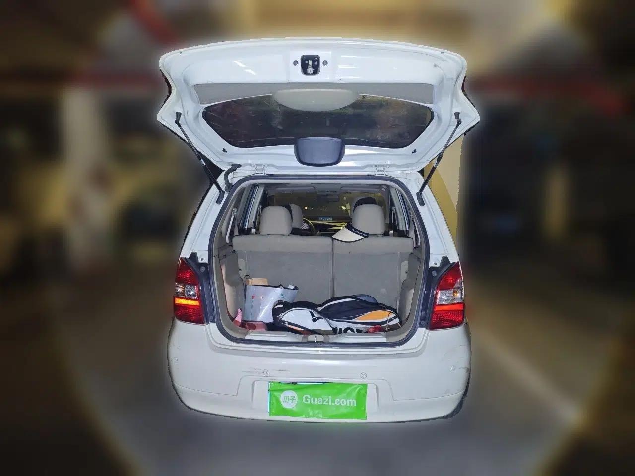 Nissan Livina 2010 Jingyue Edition 1.6L Automatic Supercharged Model — миниатюра 19