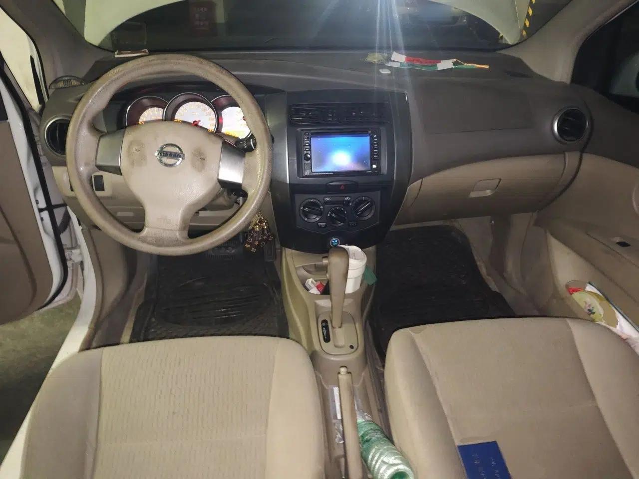 Nissan Livina 2010 Jingyue Edition 1.6L Automatic Supercharged Model — миниатюра 9