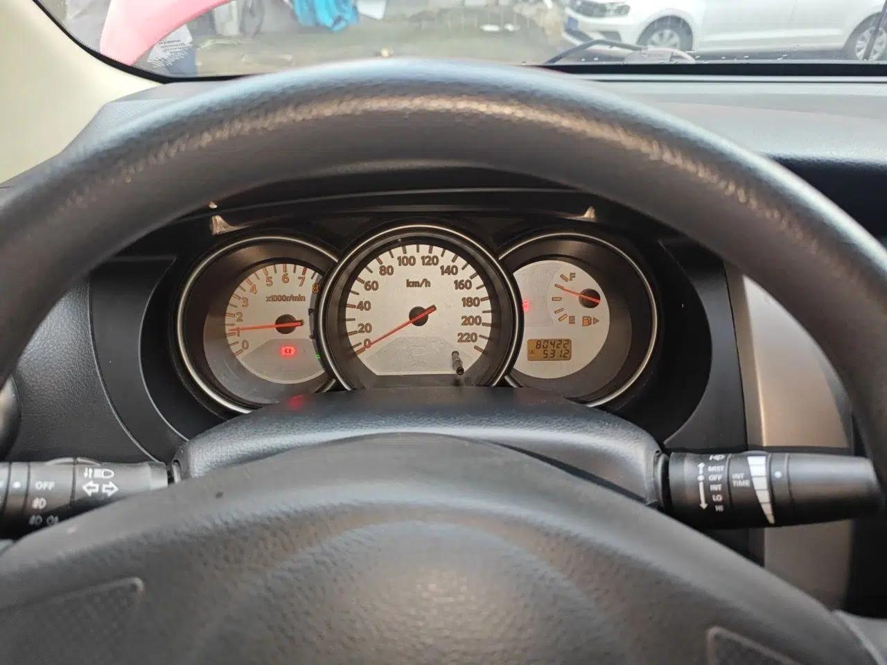 Nissan Livina 2010 Jingyue Edition 1.6L Manual All-Around Model — миниатюра 11