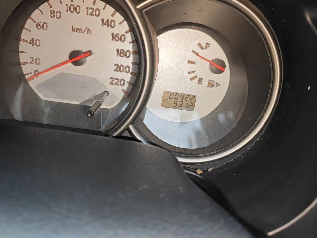Nissan Livina 2010 Jingyue Edition 1.6L Manual All-Around Model — миниатюра 12