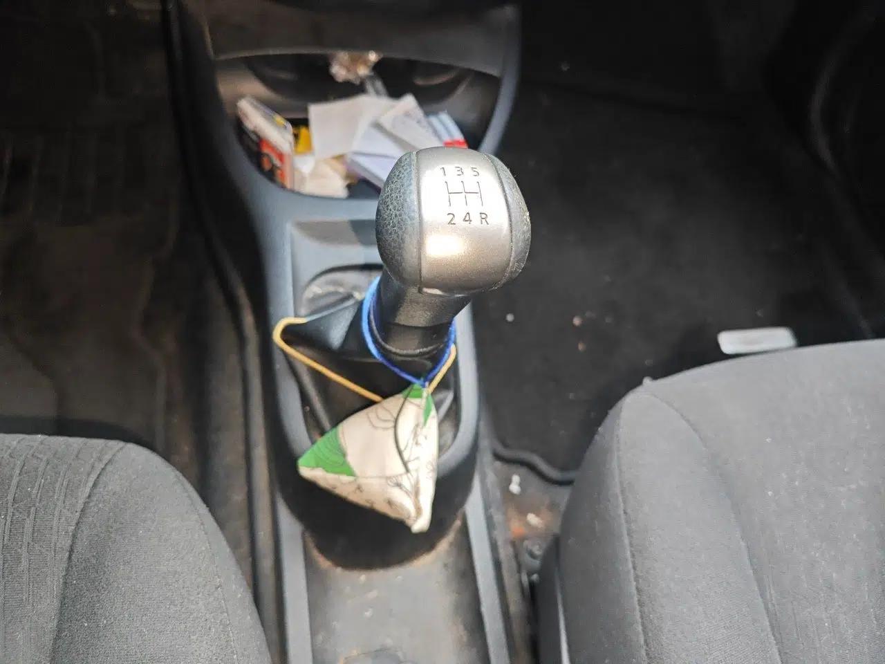 Nissan Livina 2010 Jingyue Edition 1.6L Manual All-Around Model — миниатюра 14