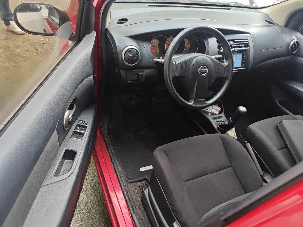 Nissan Livina 2010 Jingyue Edition 1.6L Manual All-Around Model — миниатюра 16