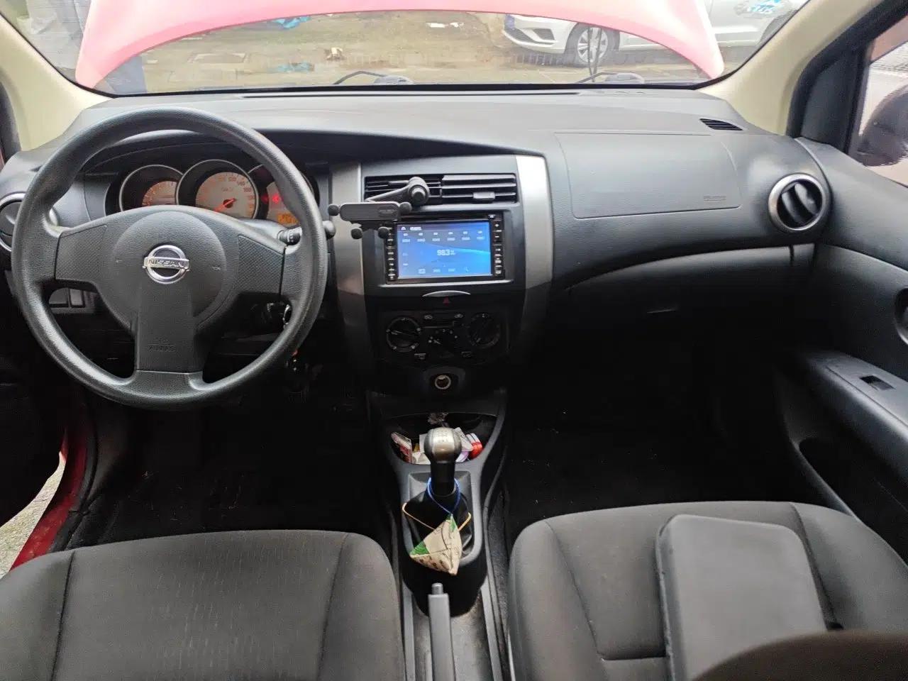Nissan Livina 2010 Jingyue Edition 1.6L Manual All-Around Model — миниатюра 9