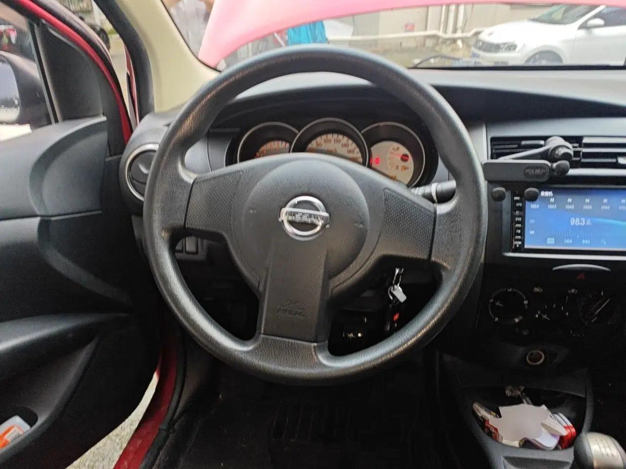 Nissan Livina 2010 Jingyue Edition 1.6L Manual All-Around Model — миниатюра 10