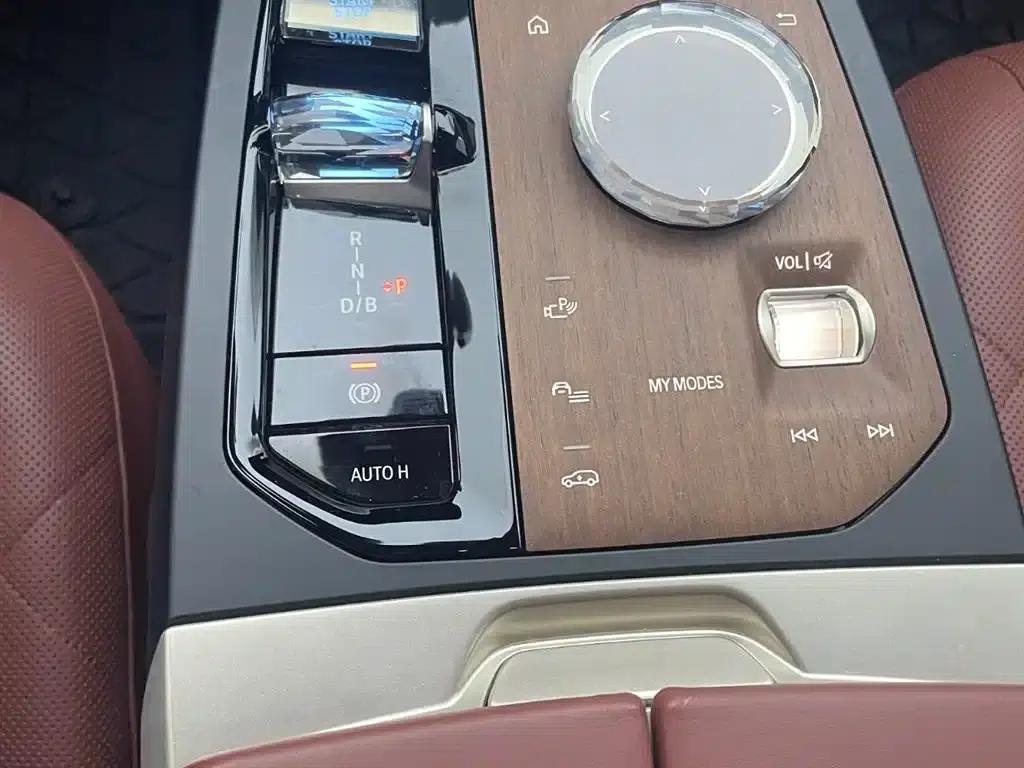BMW iX M60 2022 M60 — миниатюра 11