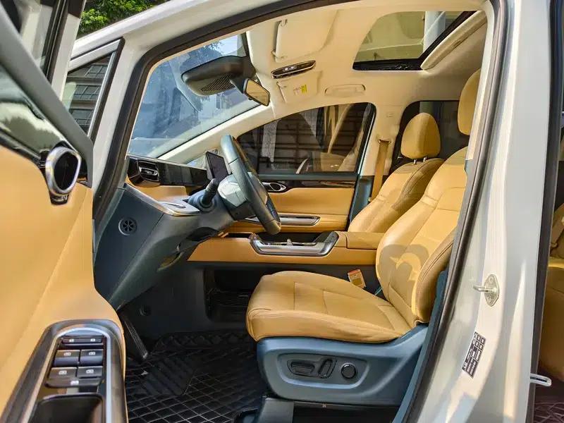 Trumpchi E8 2024 Glory Series 2.0ATK Glory Edition — миниатюра 8