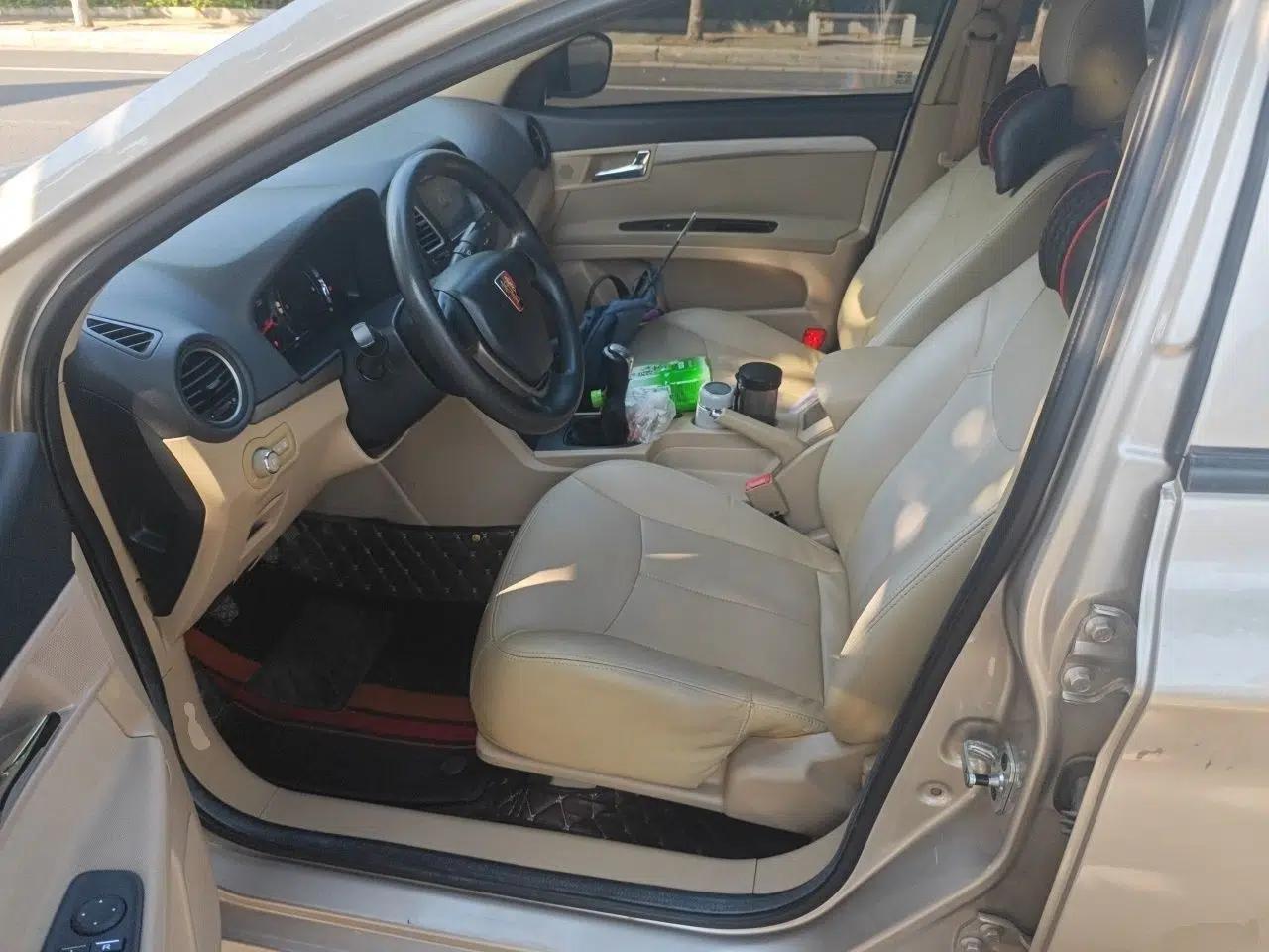 Roewe 350 2015 1.5L Manual Luxury Sunroof Edition — миниатюра 15