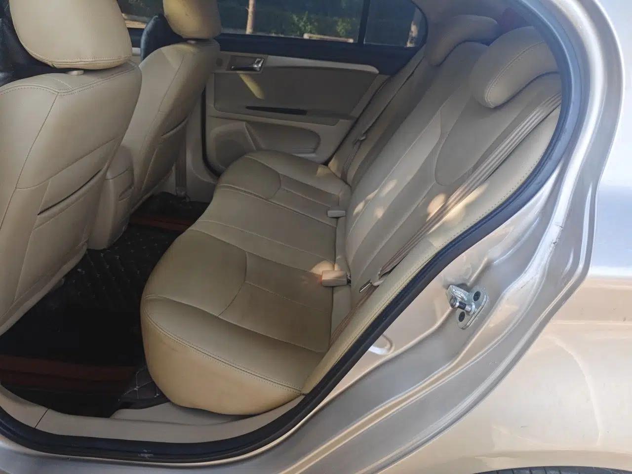 Roewe 350 2015 1.5L Manual Luxury Sunroof Edition — миниатюра 17
