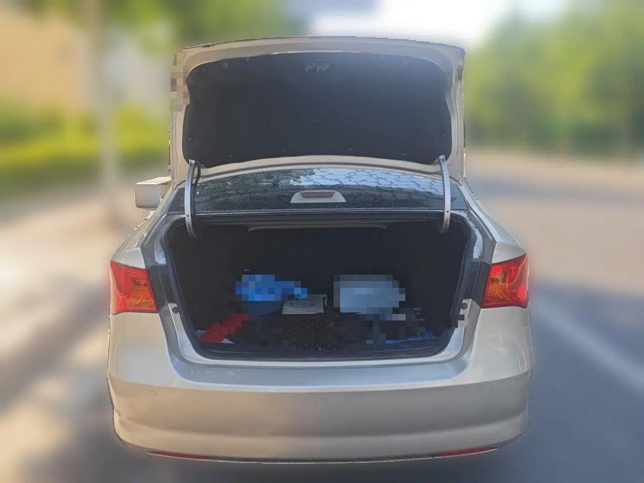 Roewe 350 2015 1.5L Manual Luxury Sunroof Edition — миниатюра 19