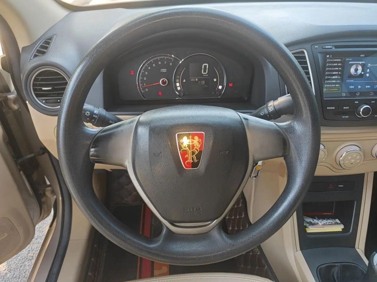Roewe 350 2015 1.5L Manual Luxury Sunroof Edition — миниатюра 10