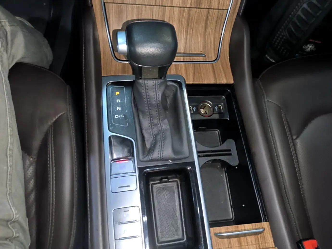 Roewe RX8 2019 30T Smart Connectivity Two-Wheel Drive Supreme Flagship Edition — миниатюра 21