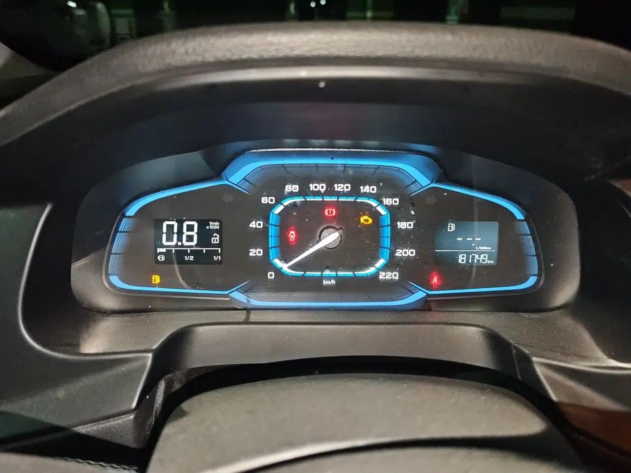 Roewe 360 2016 1.5L Manual Smart Screen Version — миниатюра 11