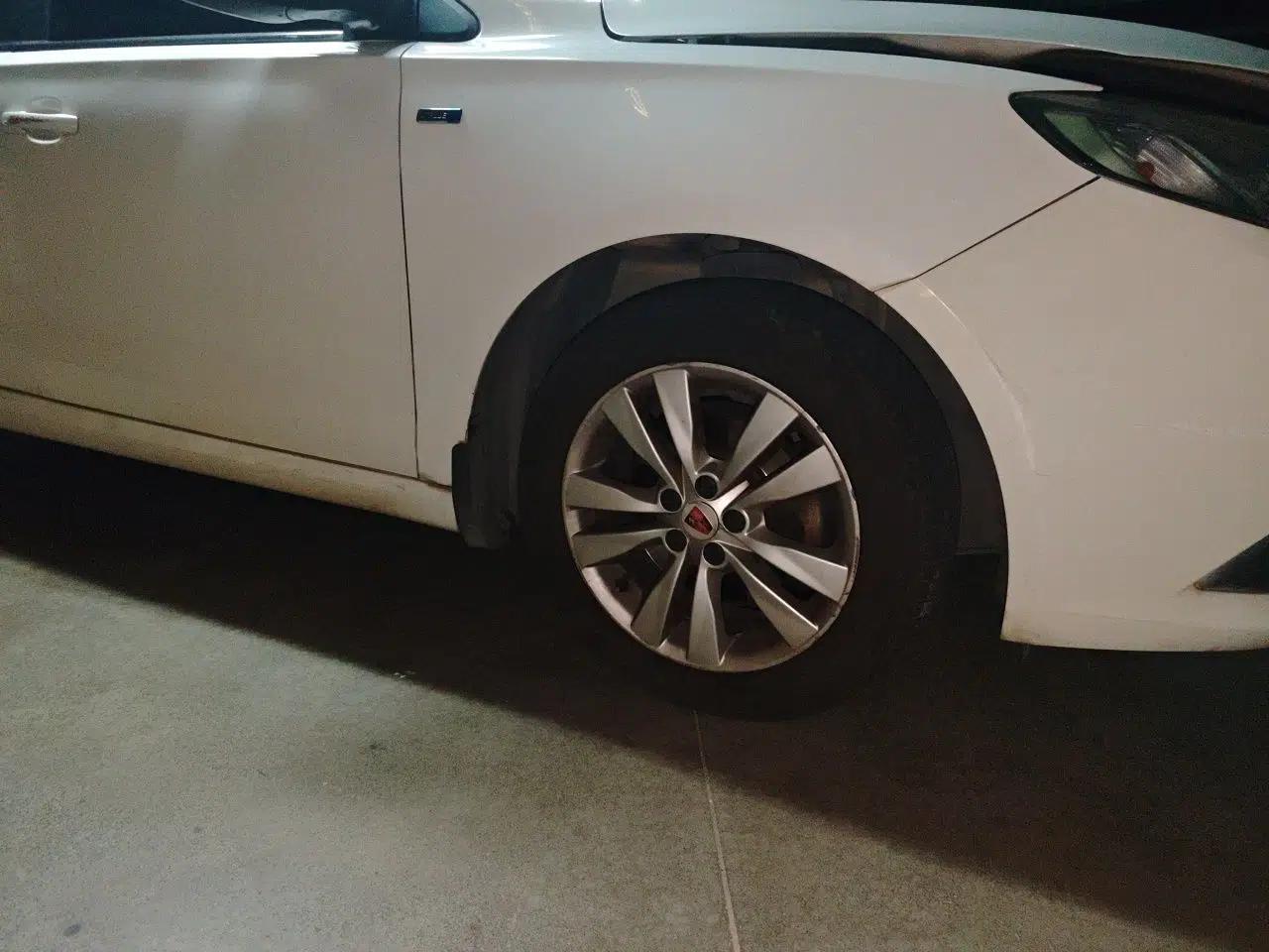 Roewe 360 2016 1.5L Manual Smart Screen Version — миниатюра 8