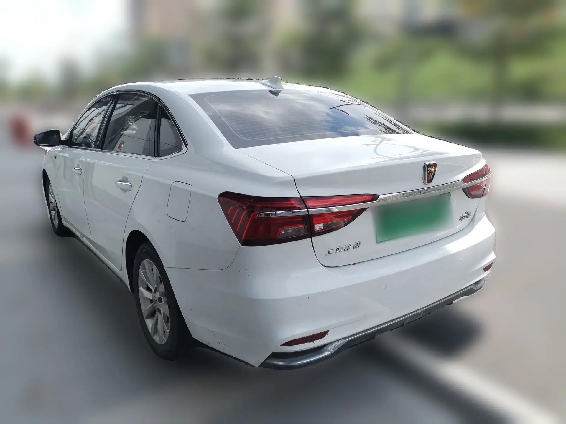 Roewe i6 New Energy 2017 45T Hybrid Connect & Smart Enjoyment Edition — миниатюра 4