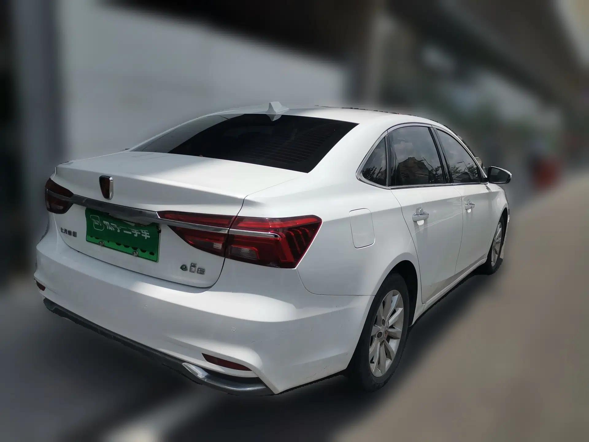 Roewe i6 New Energy 2017 45T Hybrid Connect & Smart Enjoyment Edition — миниатюра 6