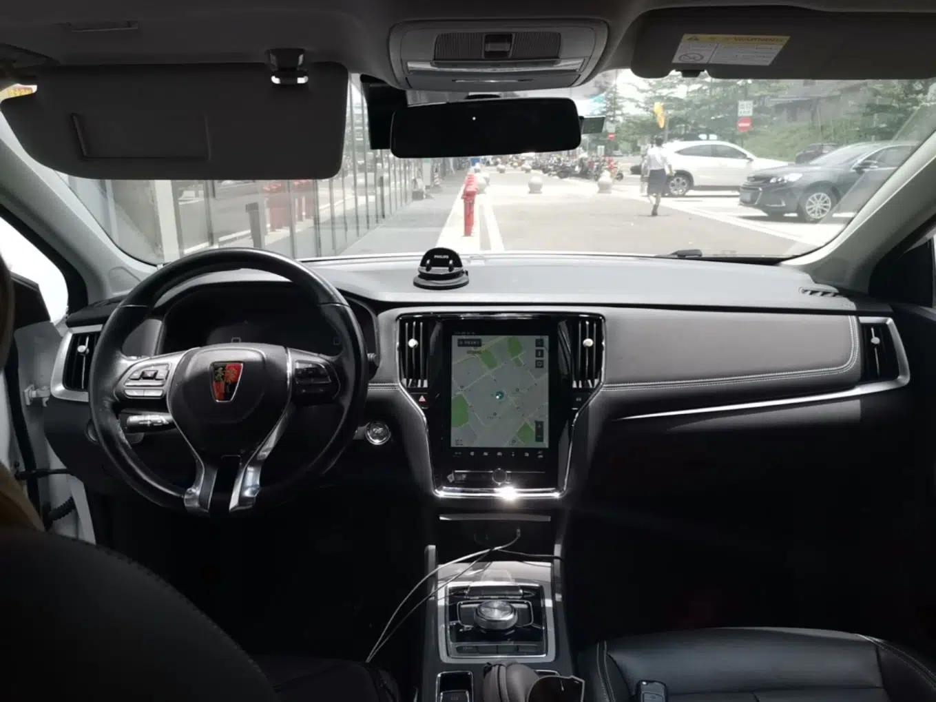 Roewe i6 New Energy 2017 45T Hybrid Connect & Smart Enjoyment Edition — миниатюра 9
