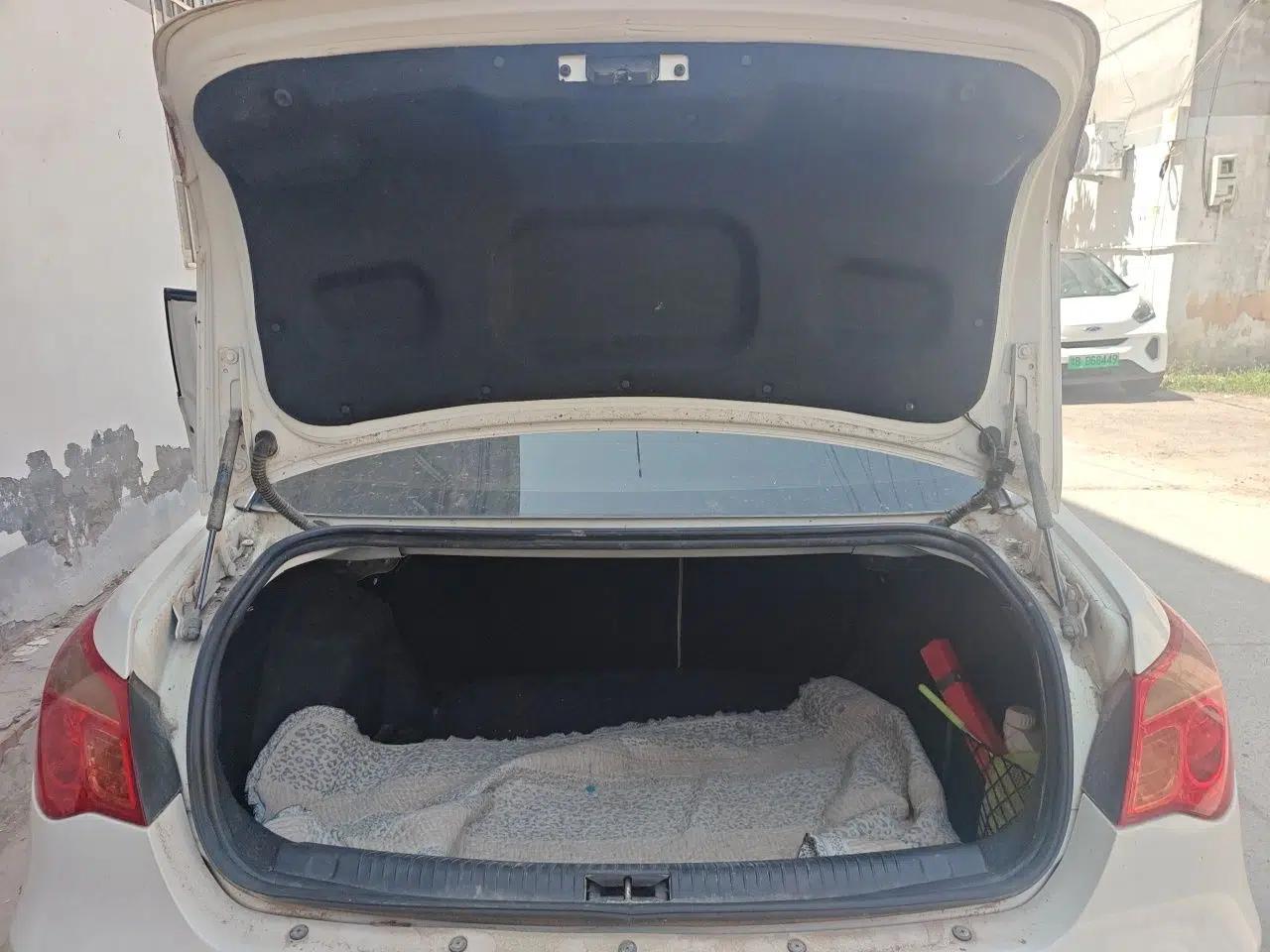 Roewe 550 2013 Classic Edition 550 1.8L Automatic Luxury Model — миниатюра 19