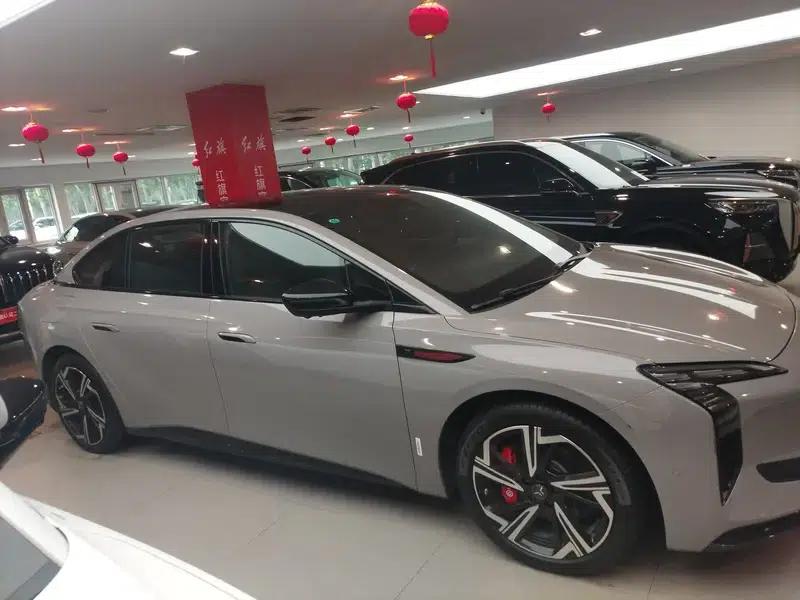 Hongqi EH7 2024 760 Pro+ 4WD Glory Edition — миниатюра 6