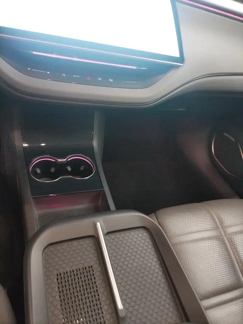 Hongqi EH7 2024 760 Pro+ 4WD Glory Edition — миниатюра 7