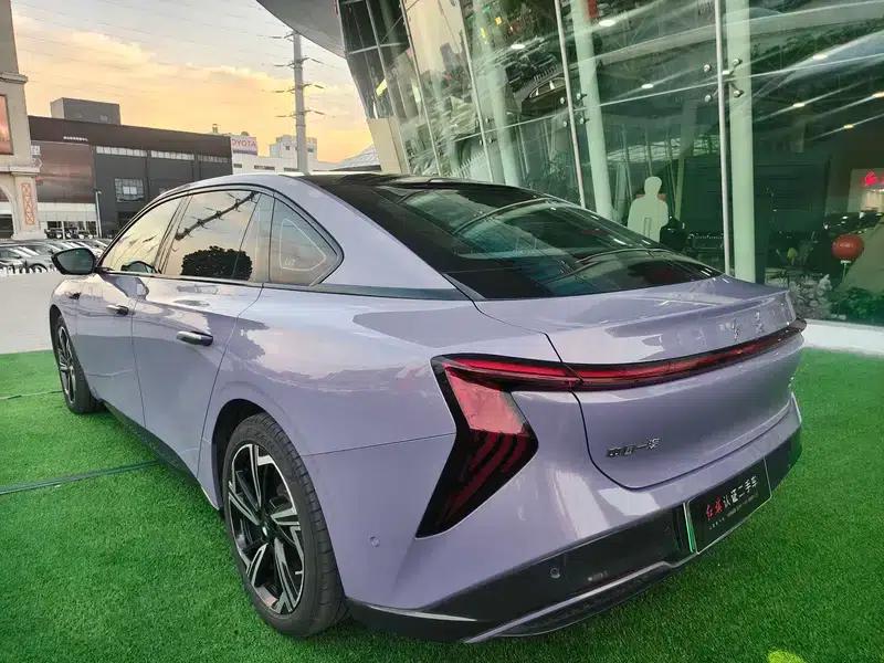 Hongqi EH7 2024 760 Pro+ AWD Edition — миниатюра 5