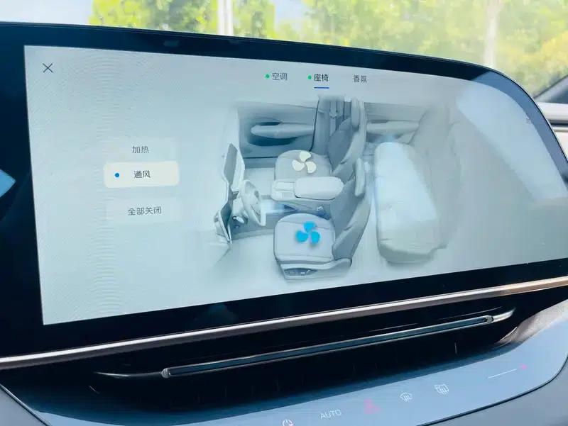 Hongqi EH7 2025 640 AWD Smart Selection Edition — миниатюра 17