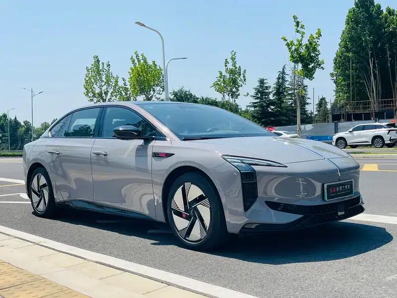 Hongqi EH7 2025 640 AWD Smart Selection Edition — миниатюра 3