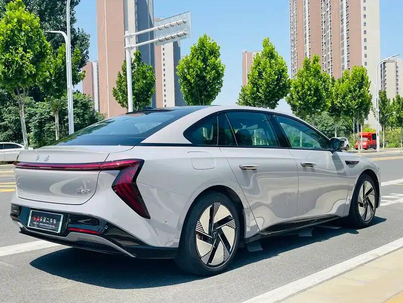 Hongqi EH7 2025 640 AWD Smart Selection Edition — миниатюра 7