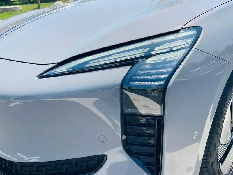 Hongqi EH7 2025 640 AWD Smart Selection Edition — миниатюра 8