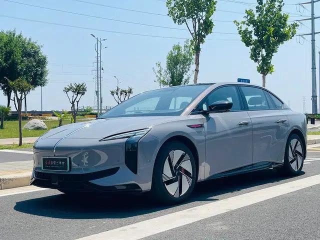 Hongqi EH7 2025 640 AWD Smart Selection Edition