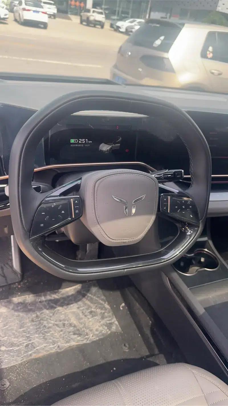 Hongqi EH7 2024 820 Pro — миниатюра 12