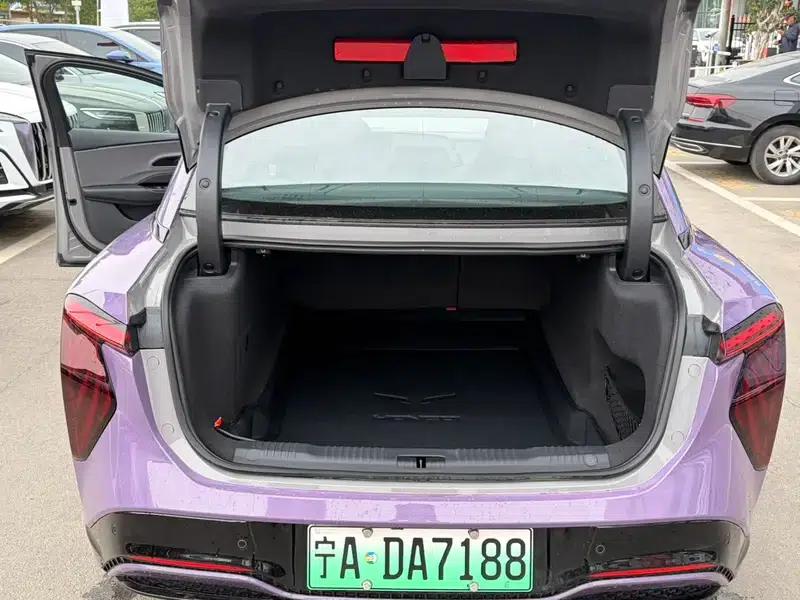 Hongqi EH7 2025 640 AWD Smart Selection Edition — миниатюра 17