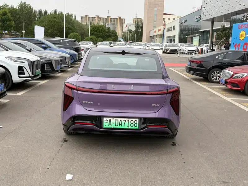 Hongqi EH7 2025 640 AWD Smart Selection Edition — миниатюра 5