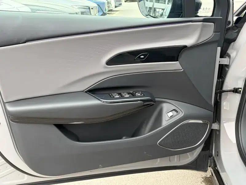Hongqi EH7 2025 640 AWD Smart Selection Edition — миниатюра 10