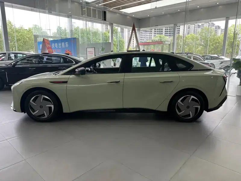 Hongqi EH7 2025 Model 690 Smart Selection Edition — миниатюра 4