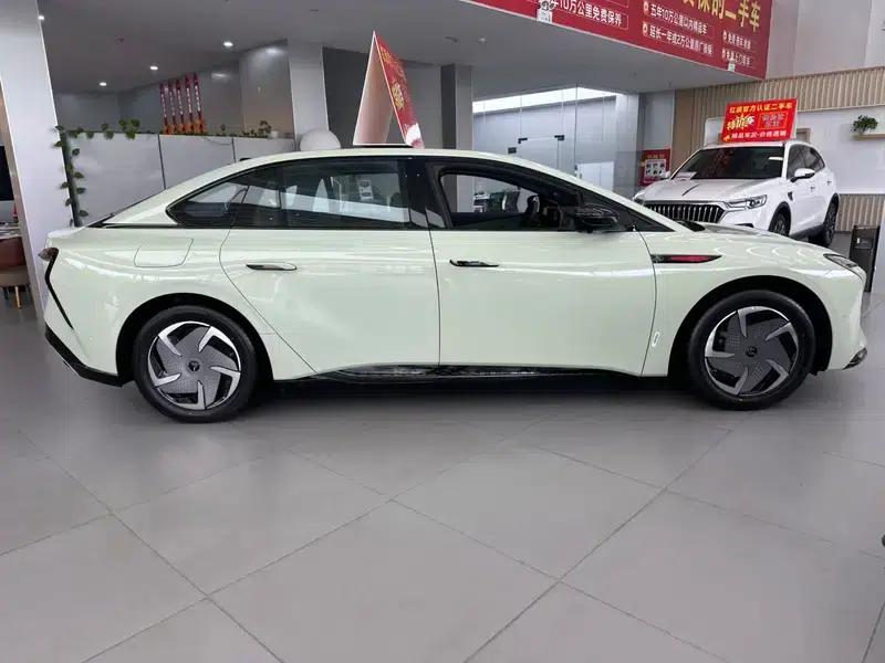 Hongqi EH7 2025 Model 690 Smart Selection Edition — миниатюра 8