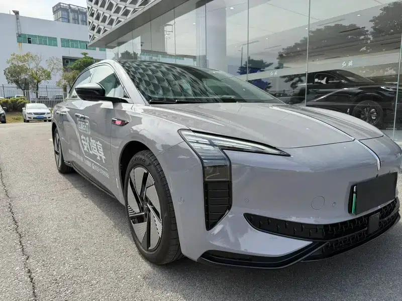 Hongqi EH7 2025 640 AWD Smart Selection Edition — миниатюра 3