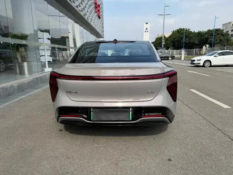 Hongqi EH7 2025 640 AWD Smart Selection Edition — миниатюра 4
