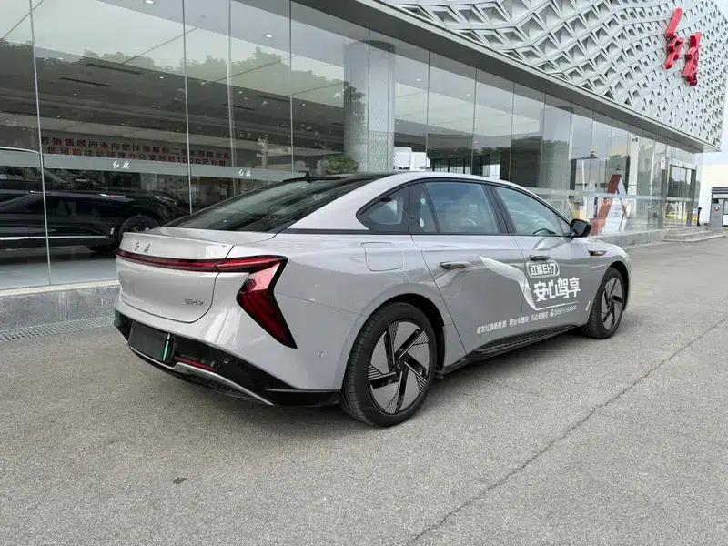 Hongqi EH7 2025 640 AWD Smart Selection Edition — миниатюра 5