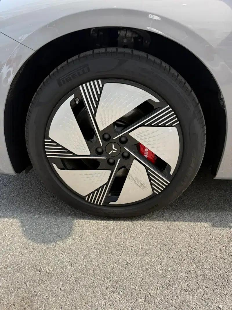 Hongqi EH7 2025 640 AWD Smart Selection Edition — миниатюра 10