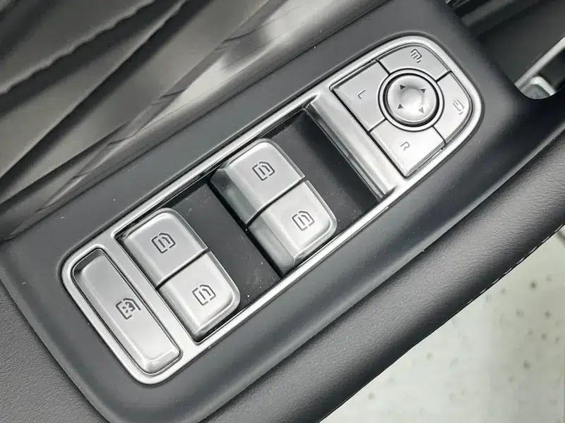 Hongqi HS7 PHEV 2024 2.0T AWD Flagship Edition 6-seater — миниатюра 27