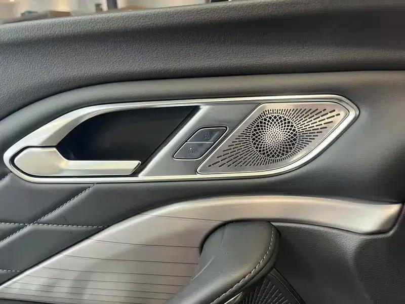 Hongqi HS7 PHEV 2024 2.0T AWD Flagship Edition 6-seater — миниатюра 13