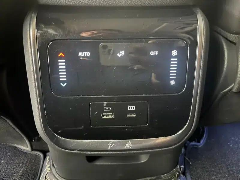 Hongqi HS7 PHEV 2024 2.0T AWD Flagship Edition 6-seater — миниатюра 15