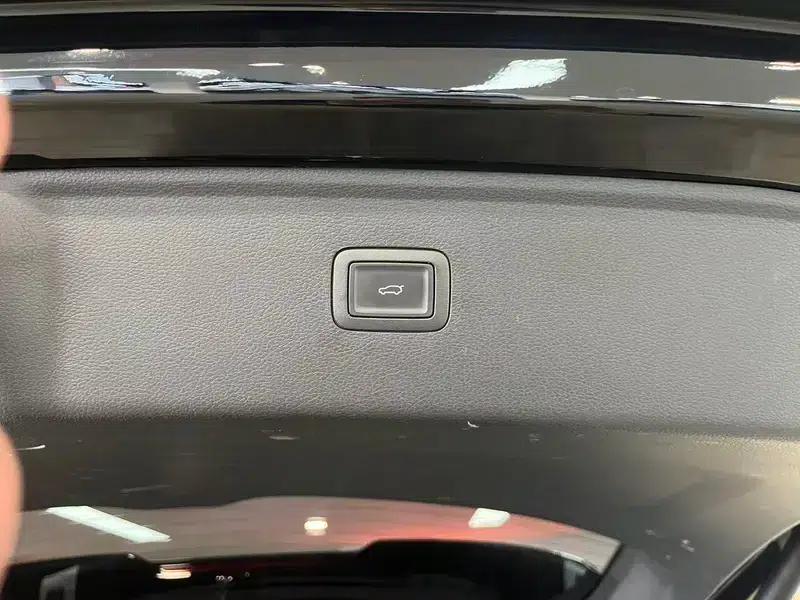 Hongqi HS7 PHEV 2024 2.0T AWD Flagship Edition 6-seater — миниатюра 18