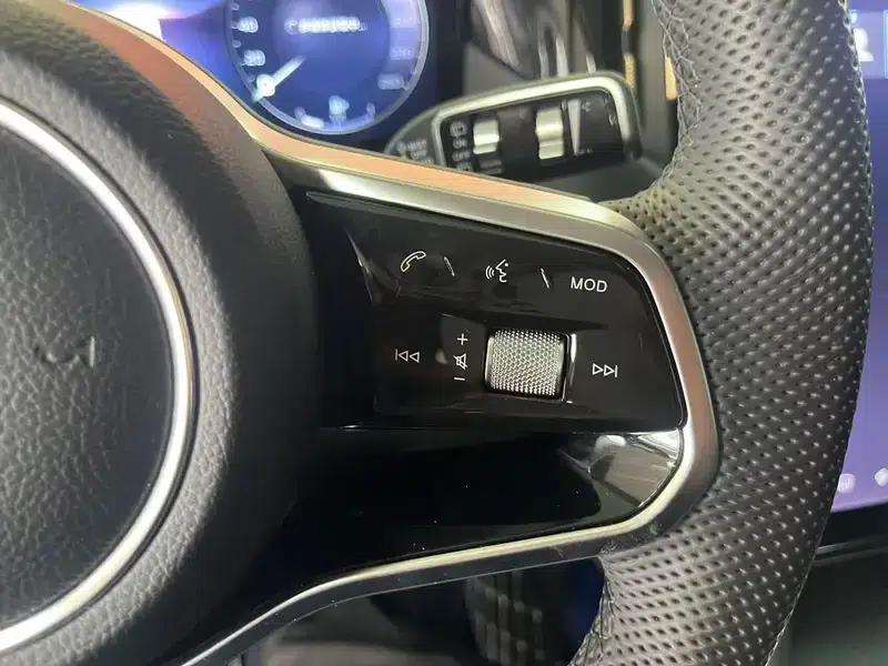Hongqi HS7 PHEV 2024 2.0T AWD Flagship Edition 6-seater — миниатюра 25