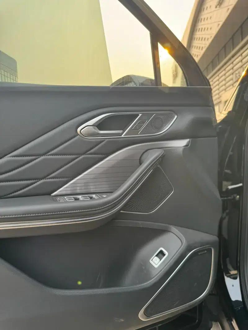 Hongqi HS7 PHEV 2024 2.0T AWD Flagship Edition 6-seater — миниатюра 10