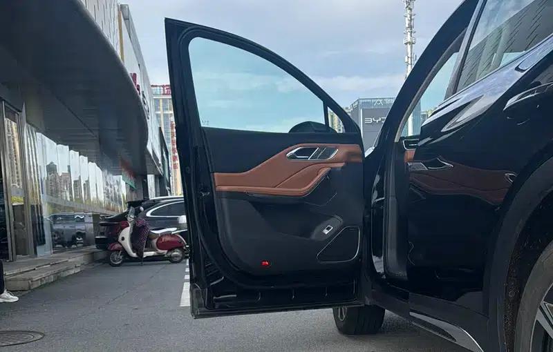 Hongqi HS7 PHEV 2025 2.0T 2 Millionth Unit Commemorative Edition 6-Seater — миниатюра 14