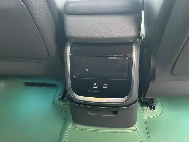 Hongqi HS7 PHEV 2024 2.0T AWD Flagship Edition 7-seater — миниатюра 6